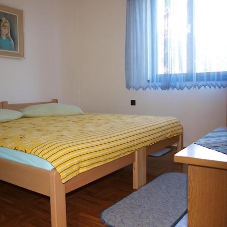Apartments Nevenka Krk Town Rum bild
