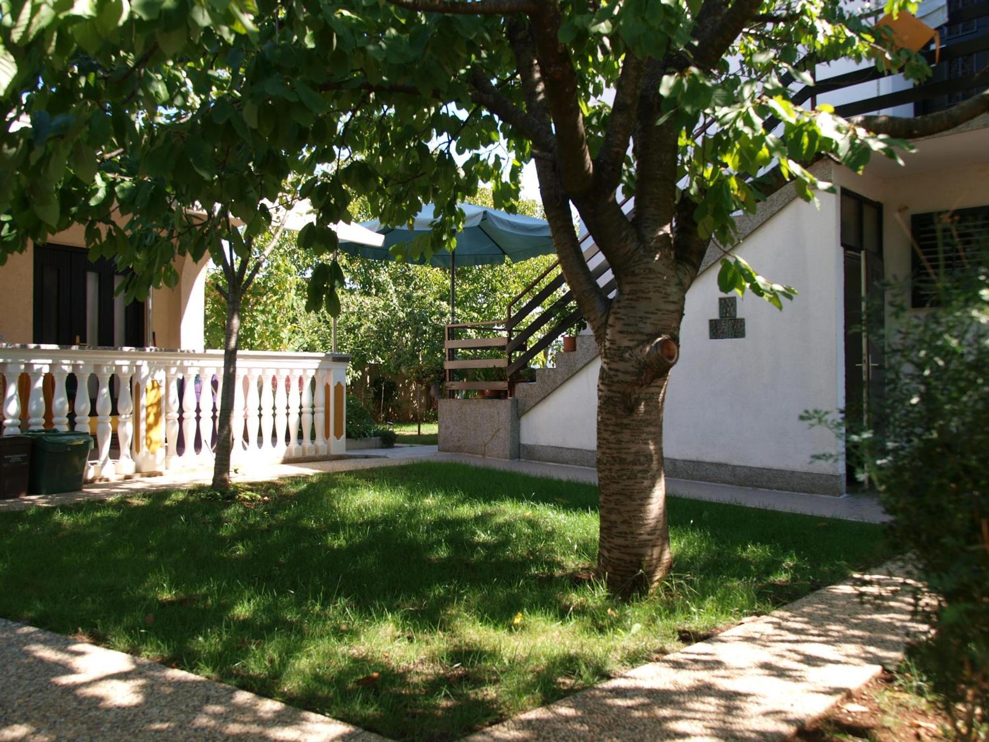 Apartments Nevenka Krk Town Rum bild